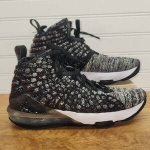 Nike Labron 17 Basketball Shoes Size 6.5Y